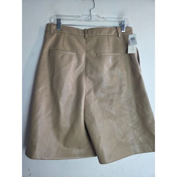 NWT Wilfred Aritzia Limerick Cream High Waisted Vegan Leather 9" Shorts size 8 - Picture 3 of 9